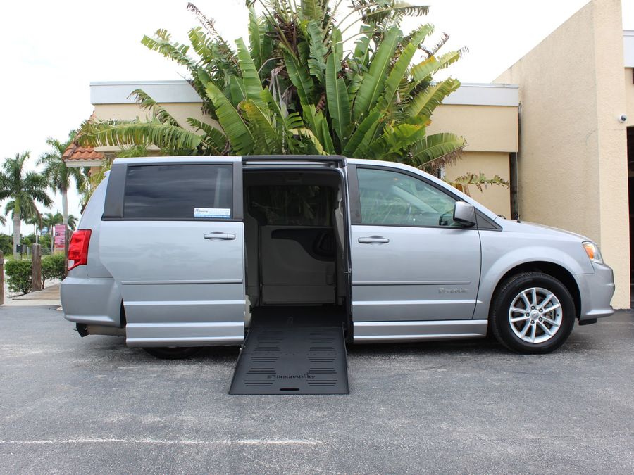 Used 2016 Dodge Grand Caravan SXT with VIN 2C4RDGCGXGR368716 for sale in Bradenton, FL