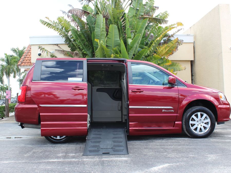 Used 2016 Chrysler Town & Country Touring with VIN 2C4RC1BG0GR206997 for sale in Bradenton, FL