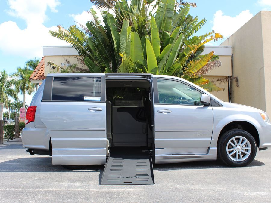 Used 2015 Dodge Grand Caravan SXT with VIN 2C4RDGCG3FR712112 for sale in Bradenton, FL