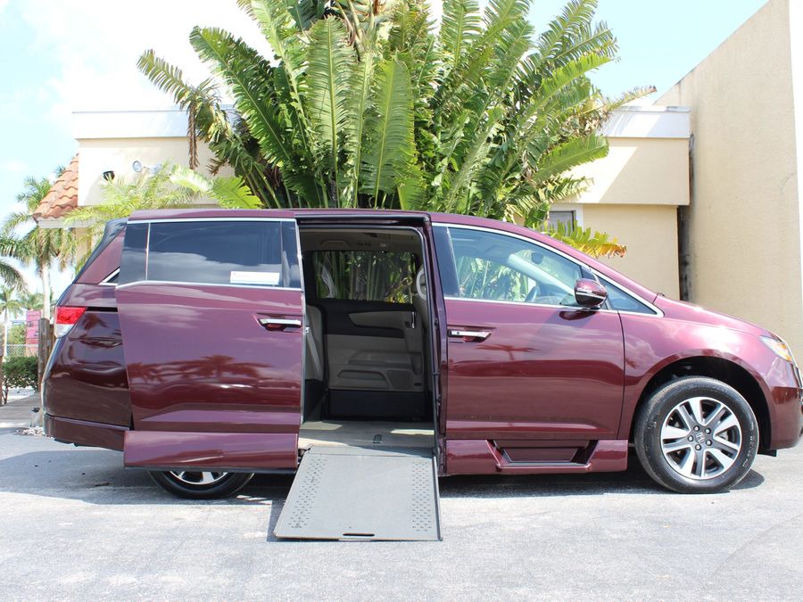 Used 2015 Honda Odyssey Touring Elite with VIN 5FNRL5H91FB015924 for sale in Bradenton, FL